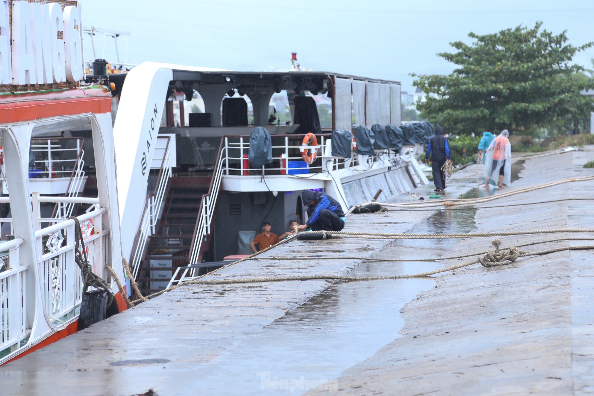 Du thuyền tiền tỷ ở Đà Nẵng đi 'núp' bão số 4- Ảnh 12.