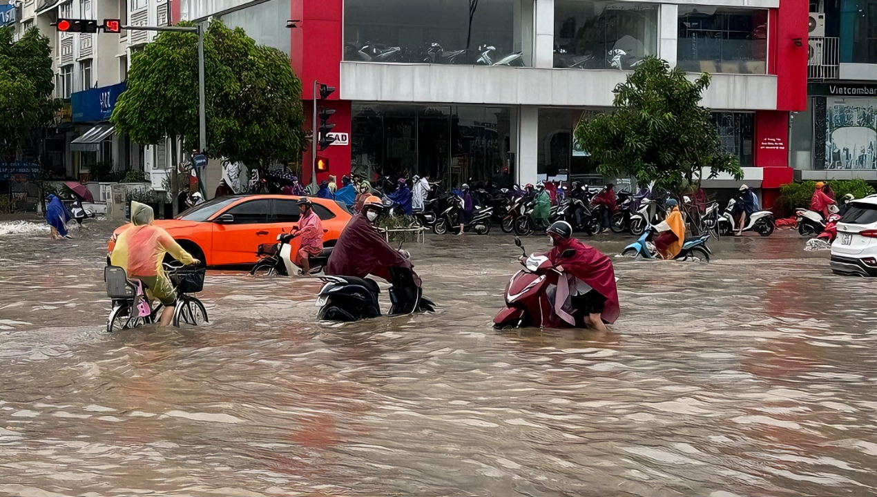 Ngày mai, nhiều khu vực sẽ hứng chịu lượng mưa rất lớn- Ảnh 1.