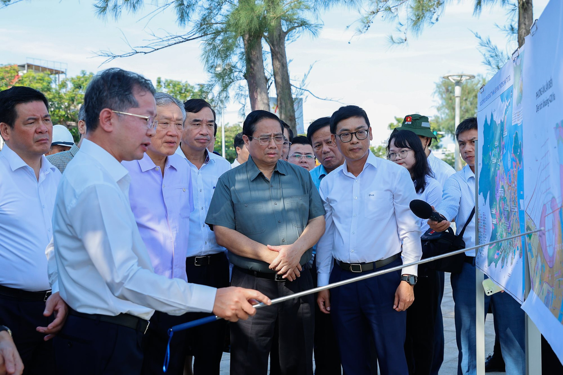 Thủ tướng Phạm Minh Chính: Thí điểm khu thương mại tự do là việc mới, khó, nhưng khó mấy cũng phải làm- Ảnh 2.