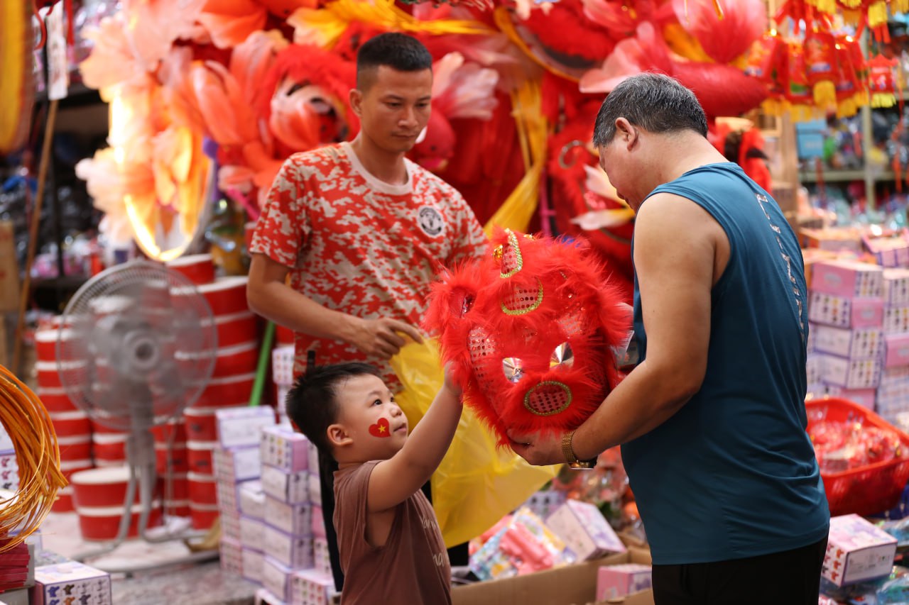 Pháo hoa rực sáng bầu trời TP.HCM mừng lễ 2/9, người dân thích thú trải nghiệm khung cảnh khó quên của ngày lễ Độc lập- Ảnh 27.