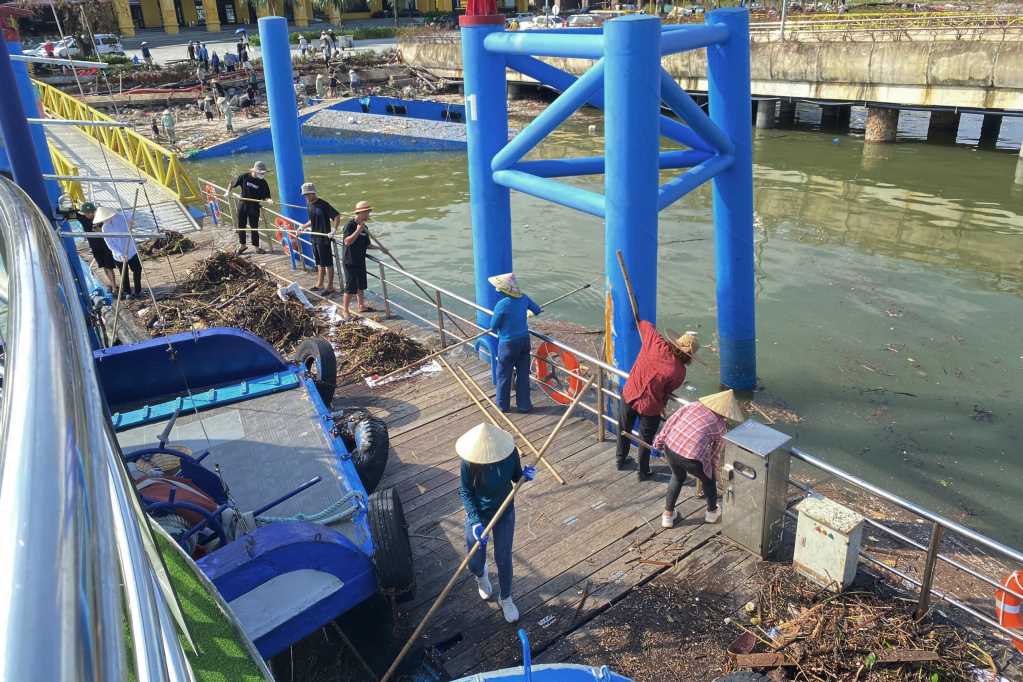 Làn nước trong xanh như ngọc lục bảo, mỗi ngày hàng nghìn người nô nức đến đây, 90% là du khách nước ngoài- Ảnh 3.