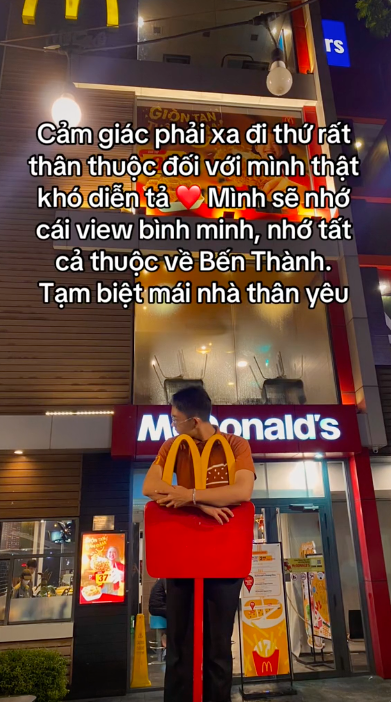 Nhân viên McDonald's Bến Thành chia tay vị khách cuối cùng, dấy lên nghi vấn 