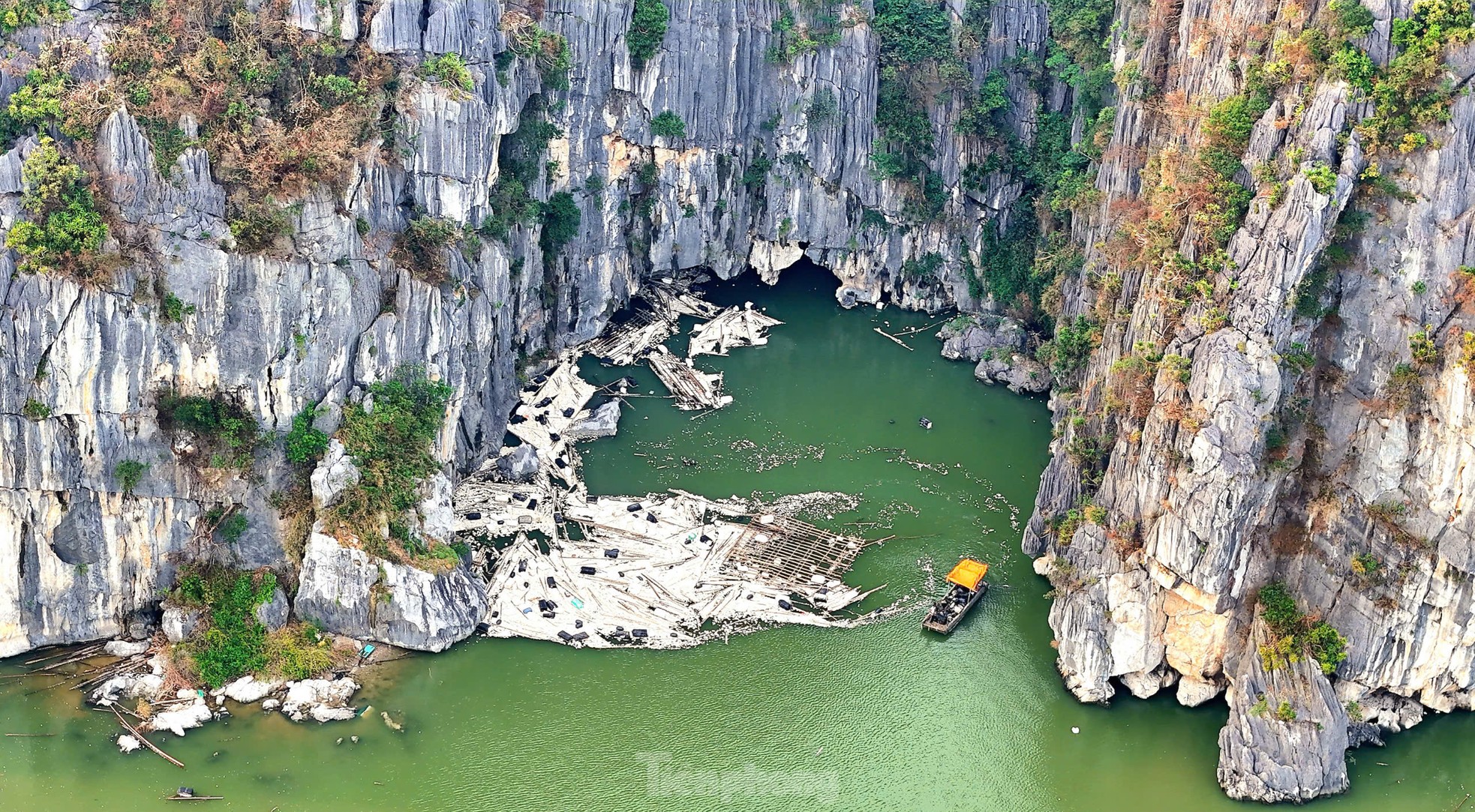 'Núi' rác khổng lồ đang 'tấn công' vịnh Hạ Long- Ảnh 11.