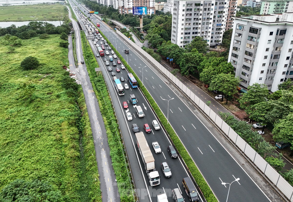 Mưa tầm tã cả ngày, cao tốc Pháp Vân - Cầu Giẽ ùn tắc nhiều giờ- Ảnh 1.