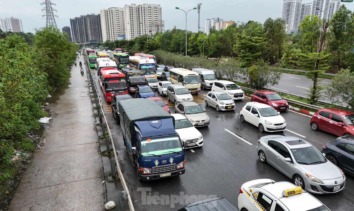 Mưa tầm tã cả ngày, cao tốc Pháp Vân - Cầu Giẽ ùn tắc nhiều giờ- Ảnh 8.