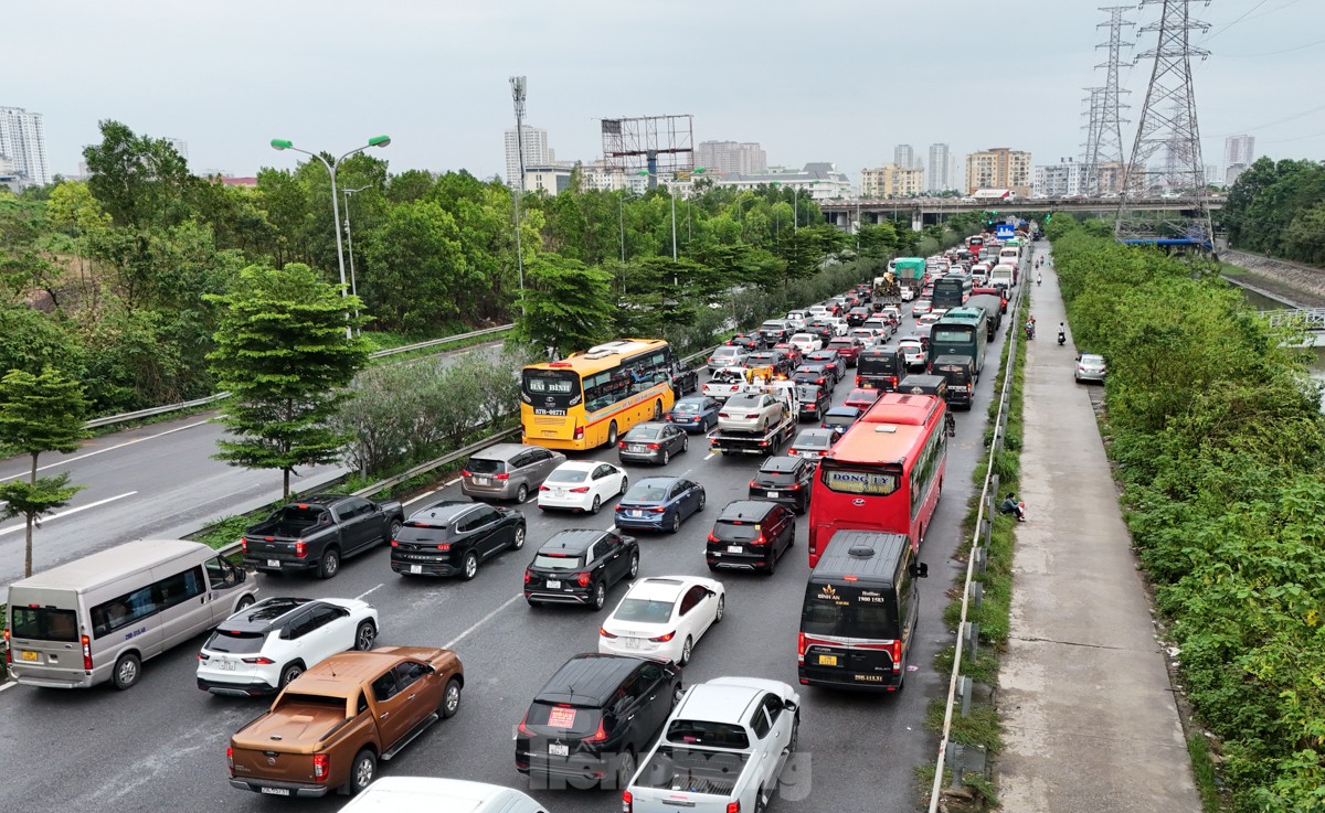 Mưa tầm tã cả ngày, cao tốc Pháp Vân - Cầu Giẽ ùn tắc nhiều giờ- Ảnh 7.