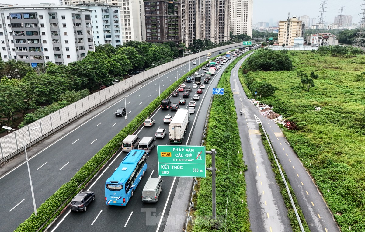 Mưa tầm tã cả ngày, cao tốc Pháp Vân - Cầu Giẽ ùn tắc nhiều giờ- Ảnh 4.