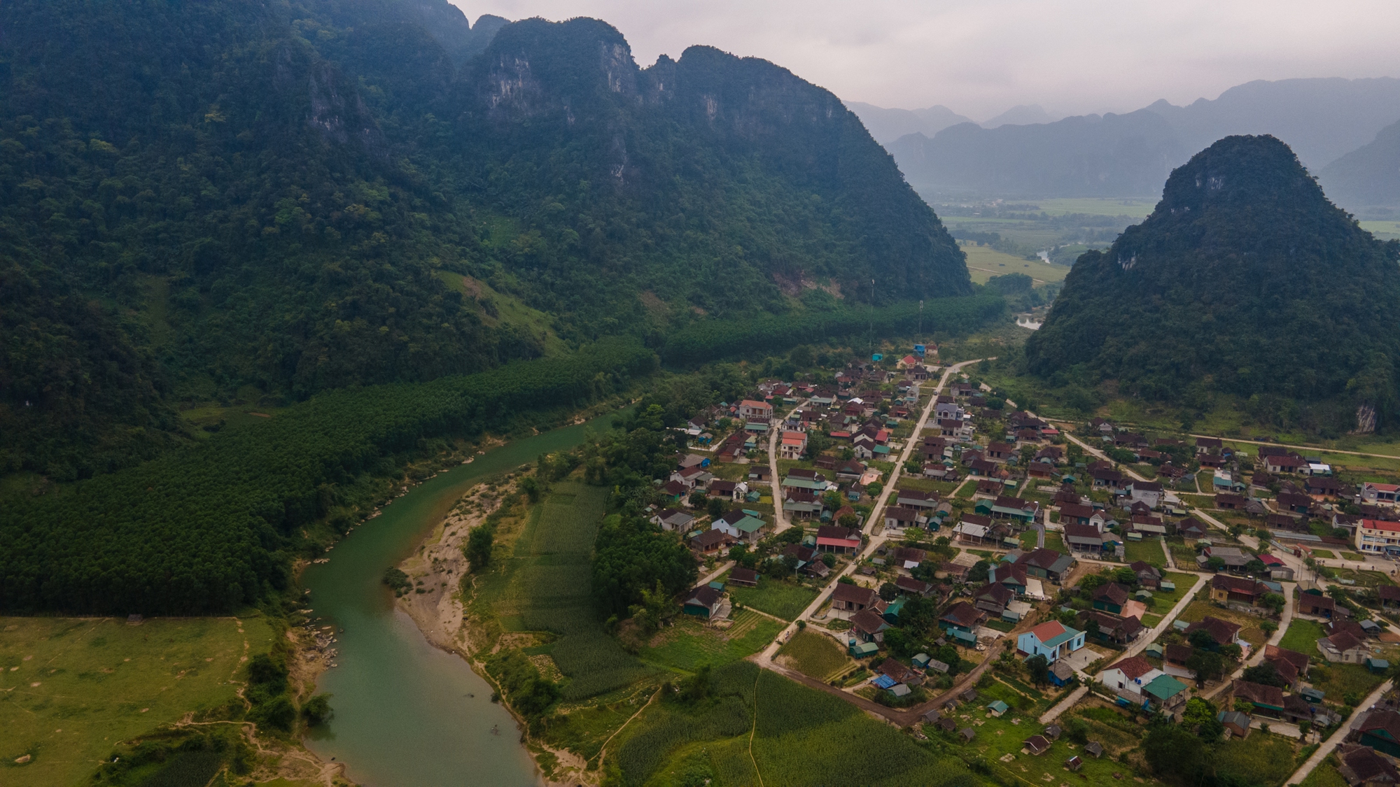 Lạ kỳ nơi người dân “sống vui với lũ” và chuyện nữ doanh nhân đứng sau những căn nhà “không bao giờ chìm” ở miền Trung- Ảnh 14.