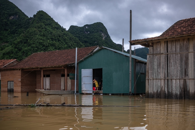 Lạ kỳ nơi người dân “sống vui với lũ” và chuyện nữ doanh nhân đứng sau những căn nhà “không bao giờ chìm” ở miền Trung- Ảnh 7.