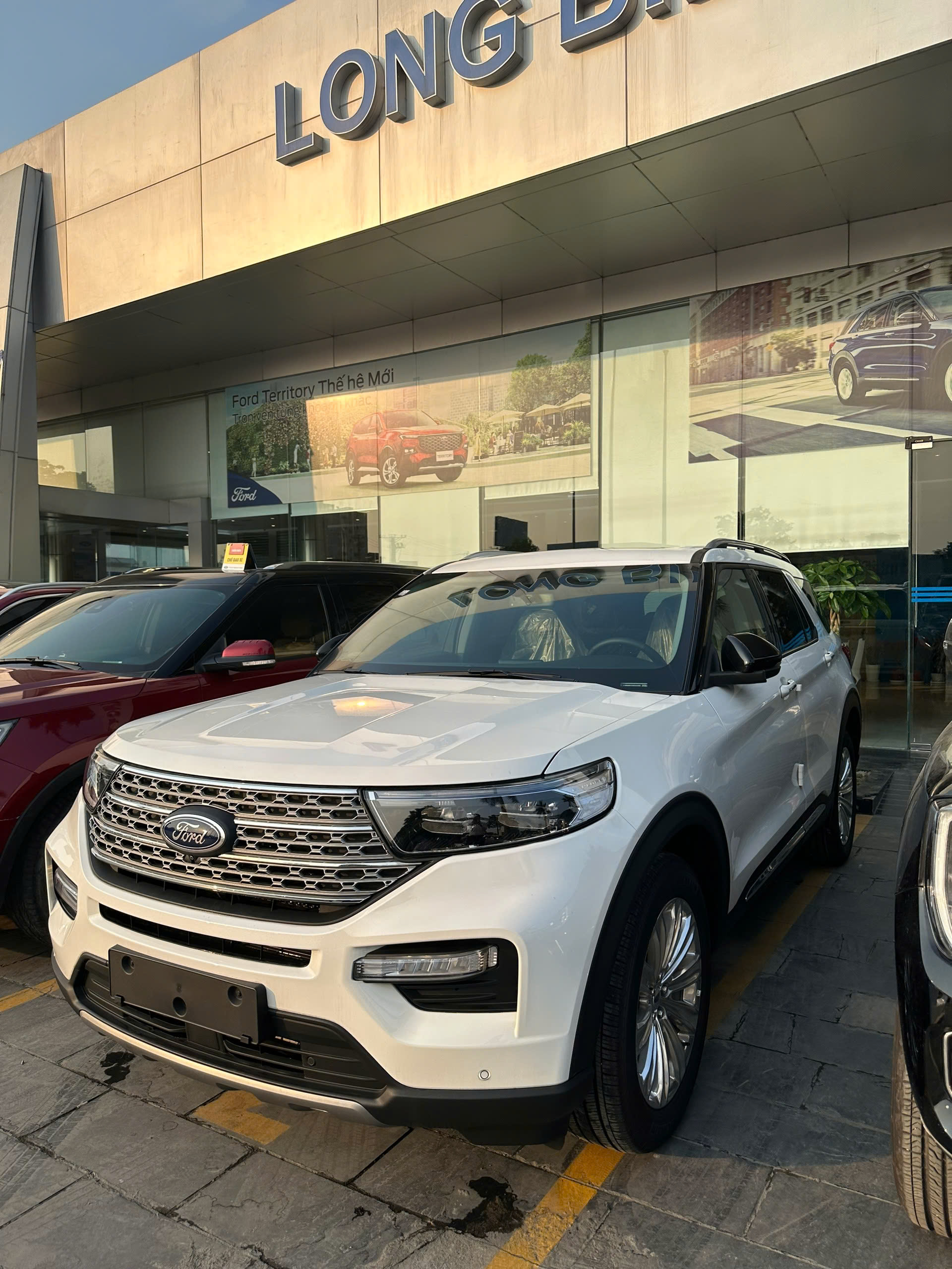 Muốn mua Ford Explorer 'giá rẻ' thì đây là một lựa chọn: Giá giảm 249 triệu, thực tế còn 1,85 tỷ, đã đổi động cơ, thêm bảo hành- Ảnh 1.