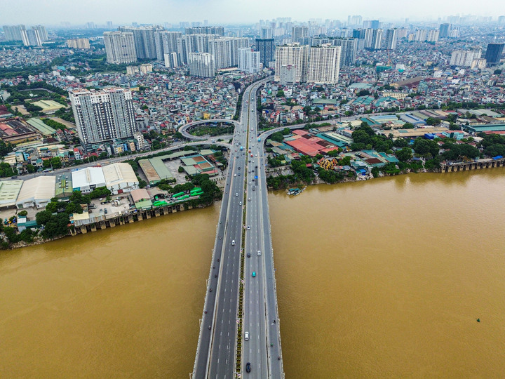 Hà Nội kỷ luật loạt cán bộ vi phạm liên quan dự án cầu Vĩnh Tuy- Ảnh 1.