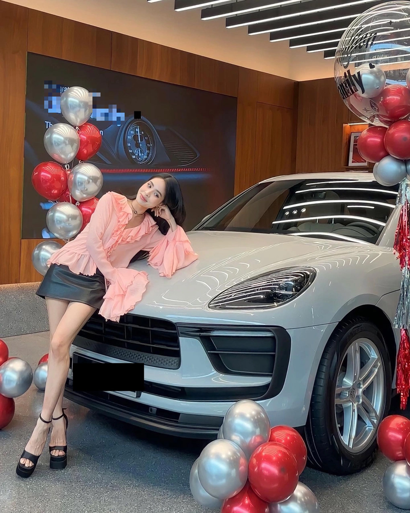 "Chị đẹp" nổi tiếng sống sang chảnh như bà hoàng, ở nhà 20 tỷ đồng, 1 năm tậu 2 xe Porsche: truyền nhân của gia đình có truyền thống âm nhạc, nổi danh từ bé- Ảnh 11.