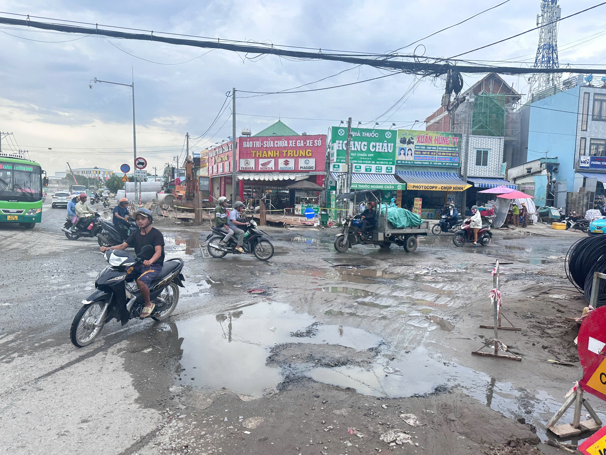 Đoạn đường "nát như tương" ở TP Thủ Đức sẽ được nâng cấp cuối năm nay- Ảnh 4.