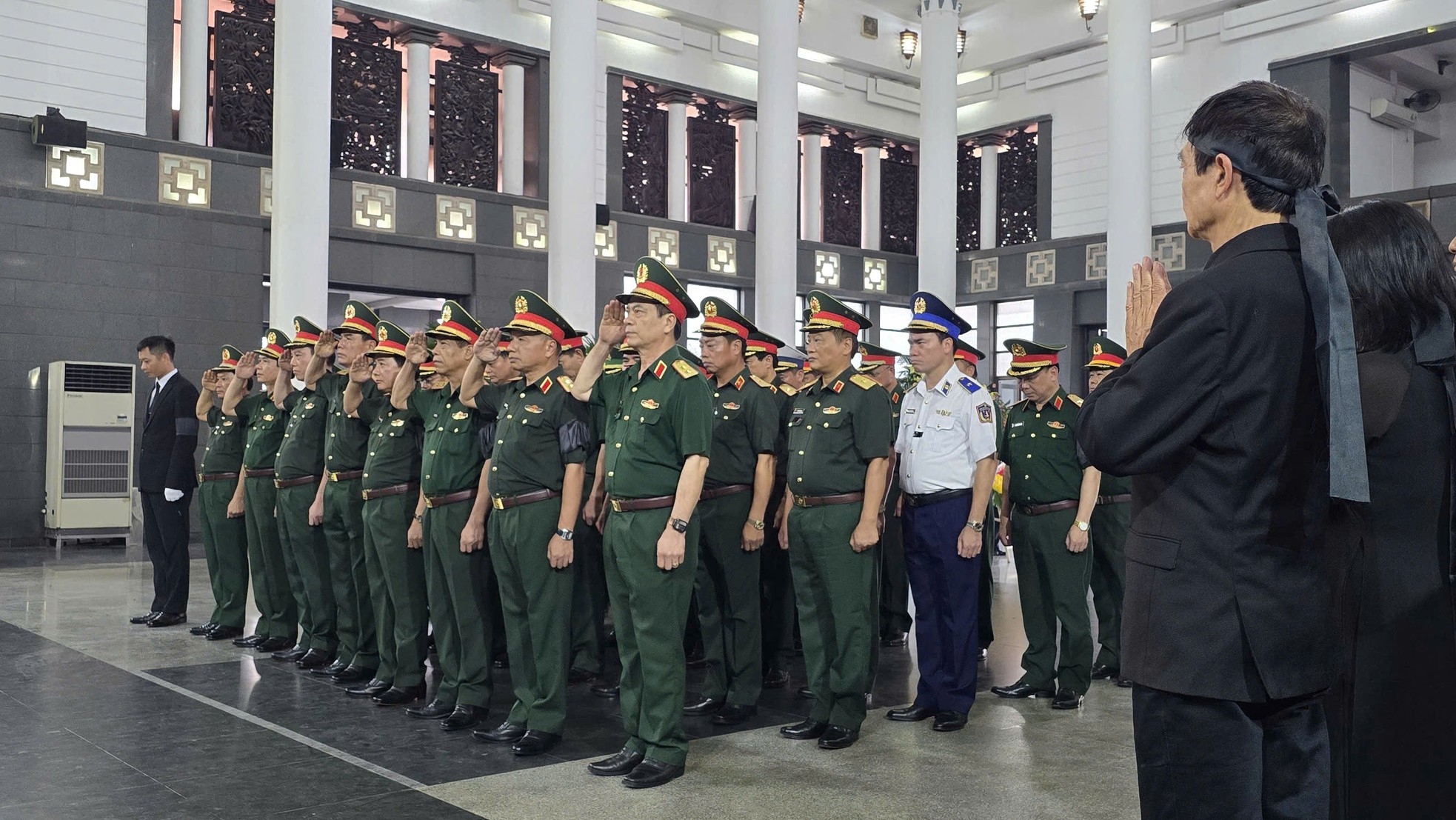 Thường trực Ban Bí thư Lương Cường cùng nhiều lãnh đạo viếng phu nhân Đại tướng Võ Nguyên Giáp- Ảnh 14.