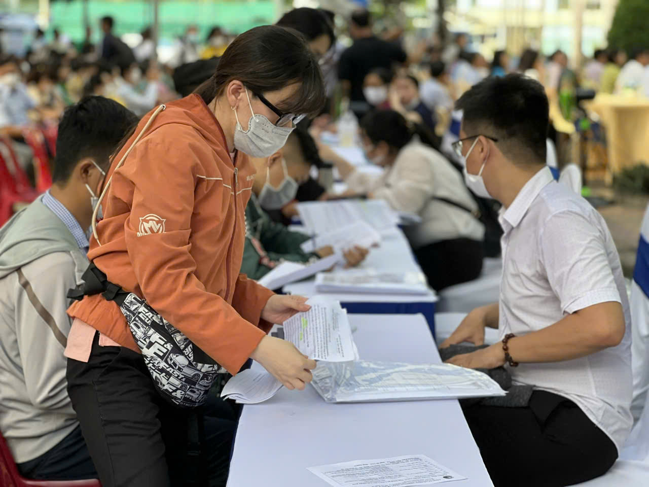 Nên bỏ quy định người hưởng trợ cấp thất nghiệp phải khai báo việc làm hằng tháng- Ảnh 1.