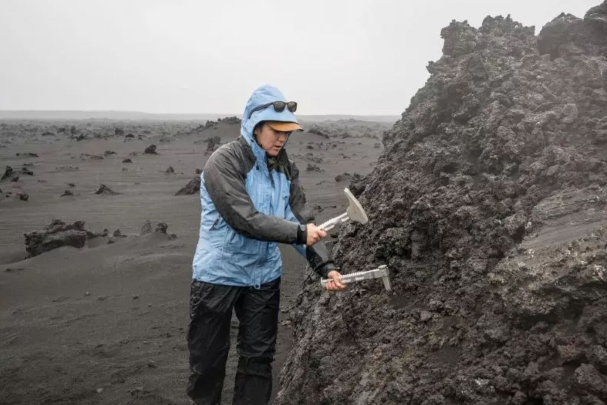 NASA chuẩn bị chinh phục Mặt Trăng: Địa điểm giống "Chị Hằng" nhất trên Trái Đất trở thành nơi huấn luyện- Ảnh 2.