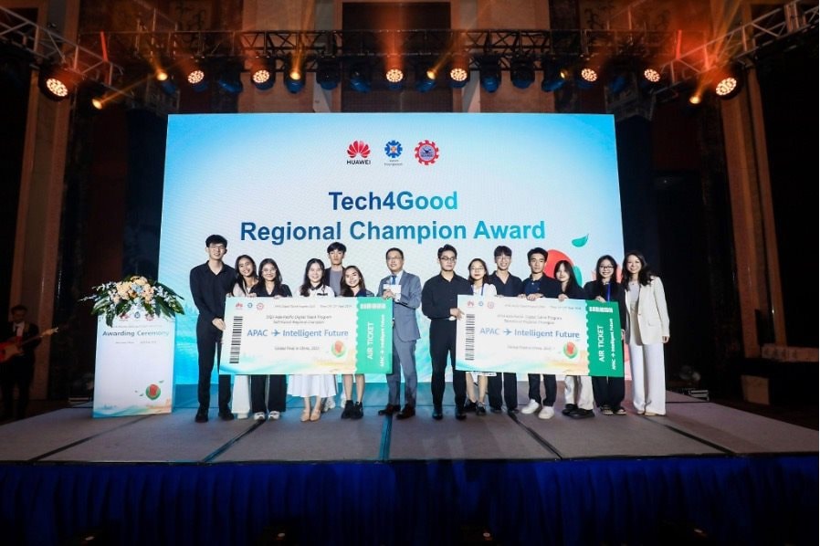 Đội sinh viên Việt Nam giành giải nhất cuộc thi khởi nghiệp Tech4Good khu vực châu Á – Thái Bình Dương nhờ dự án hỗ trợ tìm kiếm người gặp nạn trong lũ- Ảnh 1.