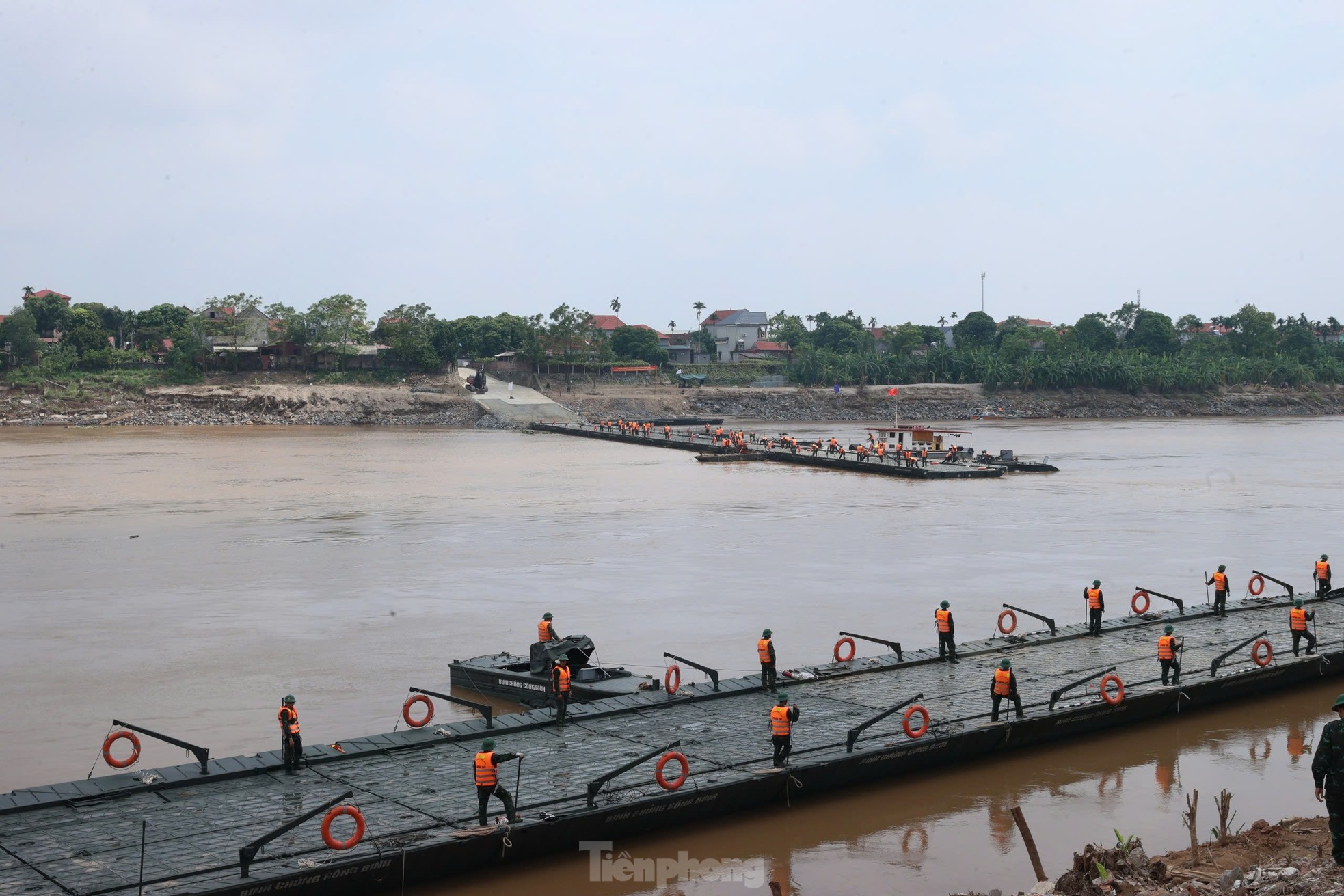 Ngày 30/9, thông xe cầu phao thay thế cầu Phong Châu- Ảnh 10.