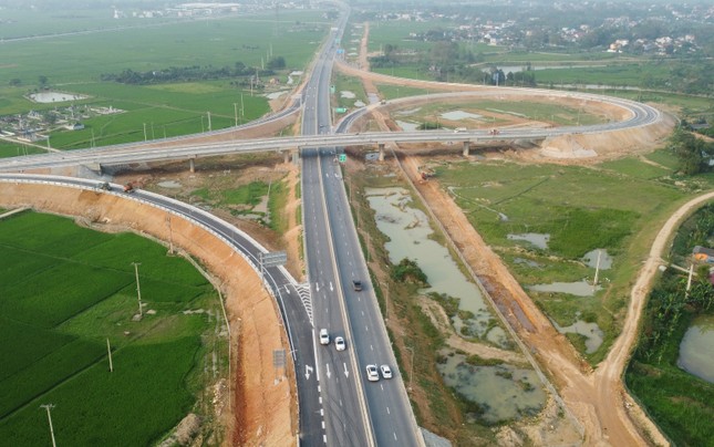 Lãnh đạo Bộ Giao thông vận tải: 'Vượt nắng, thắng mưa', hiện thực mục tiêu 3.000 km cao tốc- Ảnh 1.