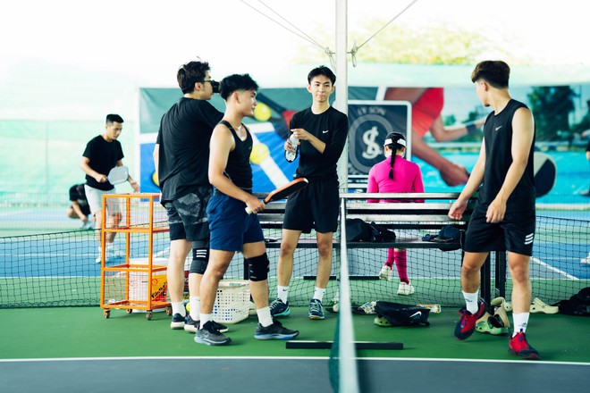 Chơi pickleball 4 ngày xuyên lễ, hội “chị đẹp” tuyên bố 1 điều bất ngờ về lời đồn lên sân giữ chồng- Ảnh 11.