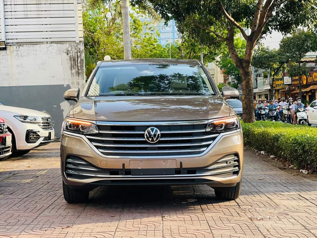 Đu 'trend' cùng các sao Việt, Minh Nhựa tậu VW Viloran Luxury, là chiếc MPV duy nhất trong bộ sưu tập trăm tỷ- Ảnh 3.