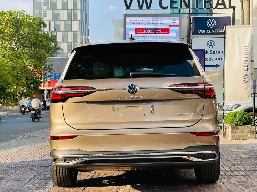 Đu 'trend' cùng các sao Việt, Minh Nhựa tậu VW Viloran Luxury, là chiếc MPV duy nhất trong bộ sưu tập trăm tỷ- Ảnh 5.