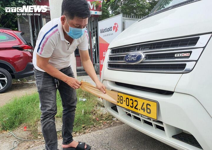 Mua ô tô mới nhưng chậm đăng ký xe để chờ giảm thuế có bị phạt?- Ảnh 1.