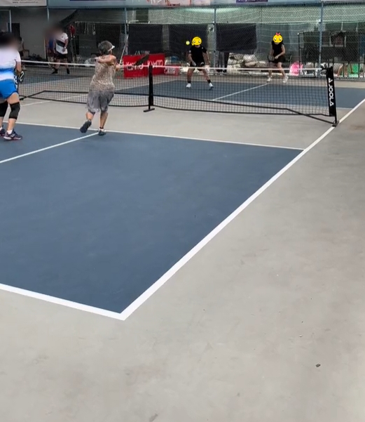 Xuất hiện cụ bà U100 ở Hà Tĩnh lăn xả trên sân chơi pickleball: Hé lộ lịch sinh hoạt "ăn đứt" Gen Z- Ảnh 9.