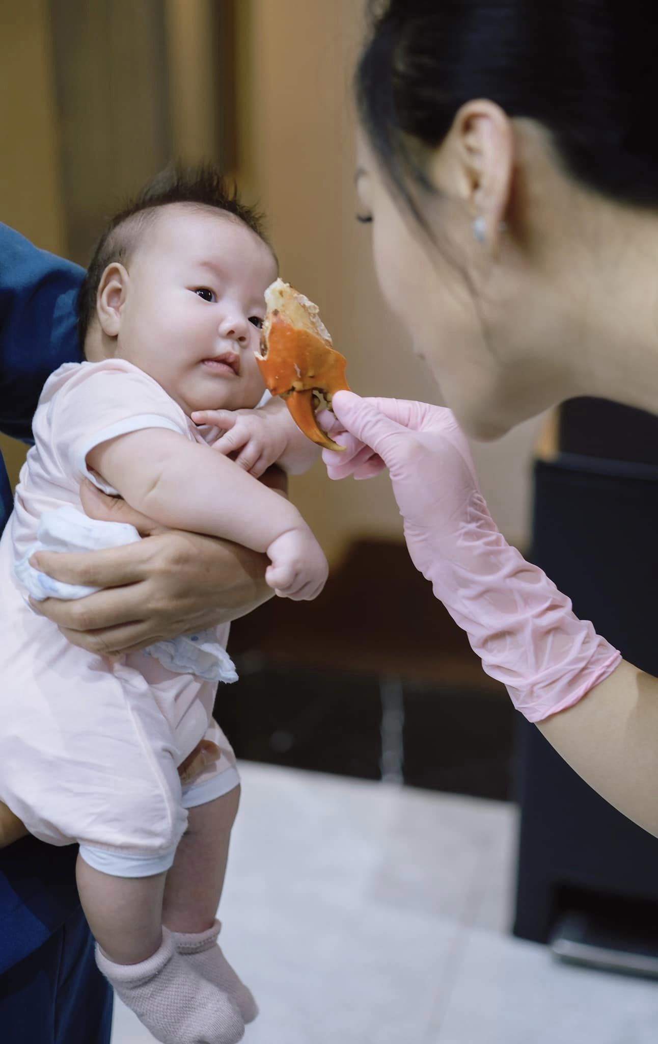 2 con của shark Bình y hệt nhau nhưng nhìn là nhận ra Jimmy hay Jenny, hóa ra do Phương Oanh khéo léo thế này- Ảnh 12.