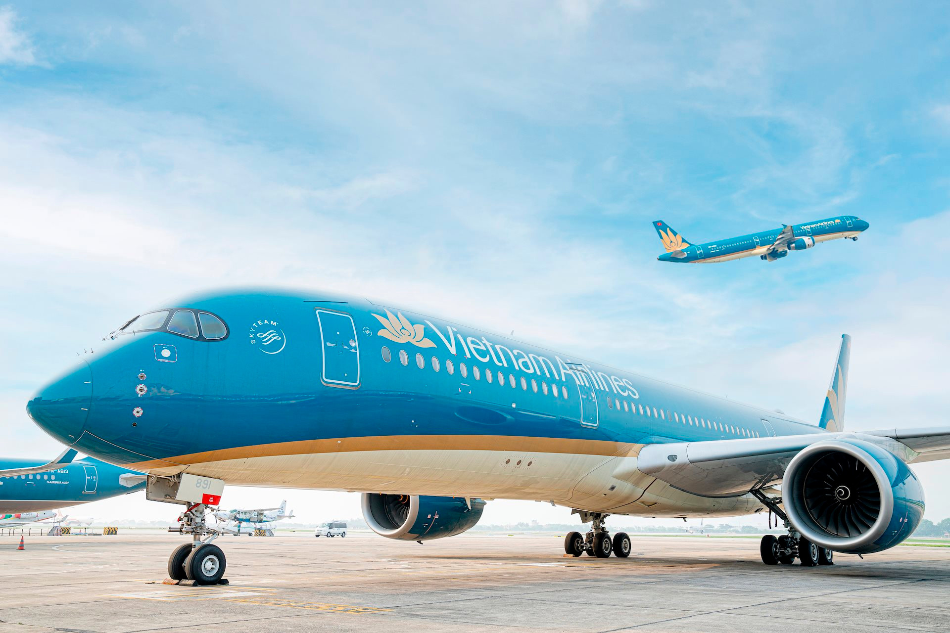 Nửa đầu năm 2024, lợi nhuận gộp của Vietnam Airlines tăng đột biến đạt 6.704 tỷ đồng, gấp 2,2 lần cùng kỳ- Ảnh 1.