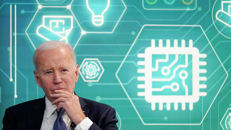 Intel gặp khó khăn lịch sử, tham vọng ngành bán dẫn của ông Biden đi đâu?- Ảnh 1.