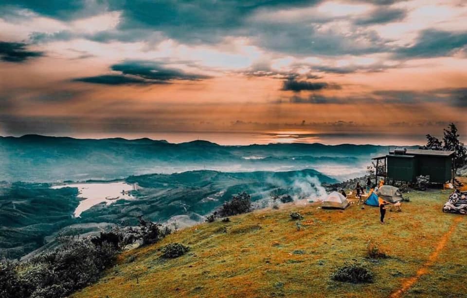 Phát hiện cao nguyên cảnh như nước ngoài, khí hậu có đủ 4 mùa trong ngày, cách thành phố hơn 100km