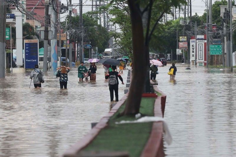 Siêu bão Yagi đã đổ bộ vào 1 quốc gia: Ít nhất 14 người thiệt mạng, người dân vật lộn đối phó với mưa bão- Ảnh 6.