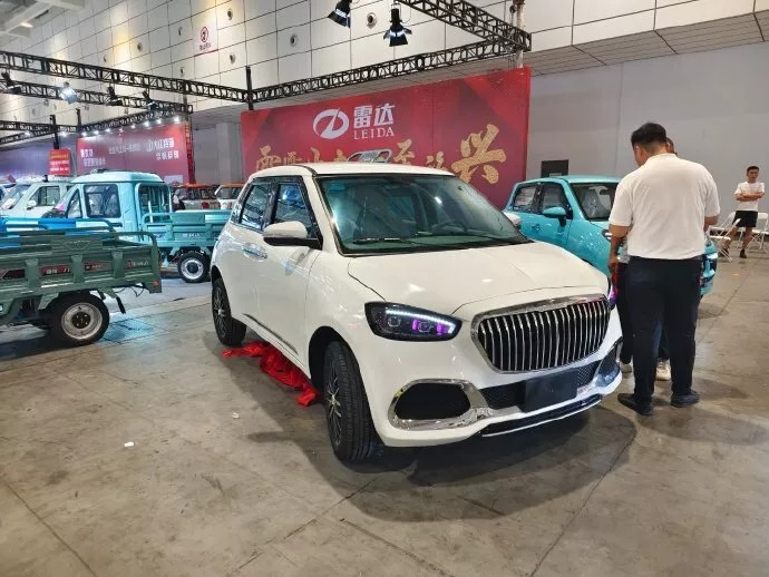 Xe 'siêu sang' giá rẻ bất ngờ: Trung Quốc tung ra loạt xe Rolls-Royce và Maybach phiên bản mini cho người 'sành điệu' nhưng ít tiền!- Ảnh 6.