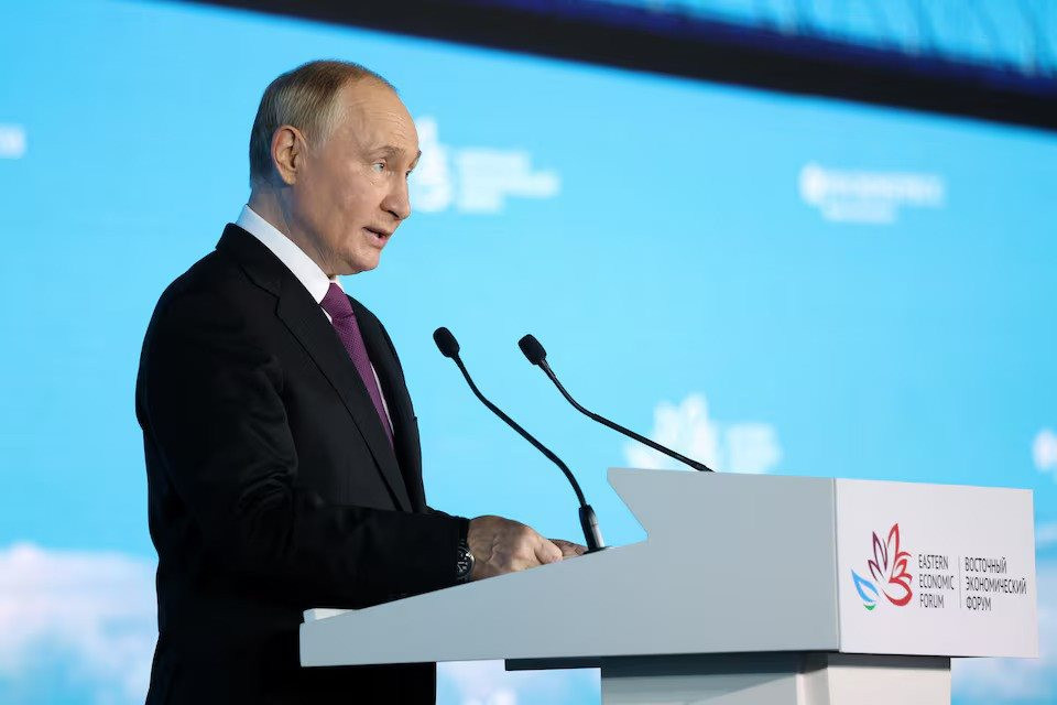 Tổng thống Putin tuyên bố Nga không theo đuổi chính sách phi đô la hóa, không từ chối giao dịch bằng USD nhưng chính hành động “thiếu suy xét” của Mỹ khiến đồng bạc xanh dần thất sủng- Ảnh 1.