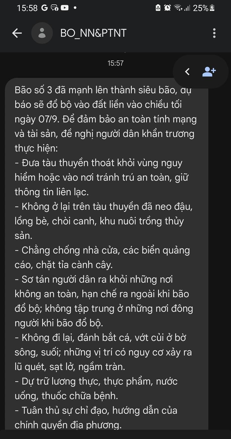 “Tuyển người nằm trên mái tôn, lương 500k ngày”: Trò đùa kém duyên giữa lúc bão Yagi căng thẳng, bị ném đá tơi tả- Ảnh 6.