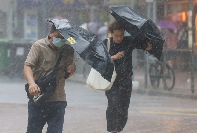 Siêu bão YAGI: Hé lộ hình ảnh mắt bão, Trung Quốc bắt đầu mưa lớn- Ảnh 2.