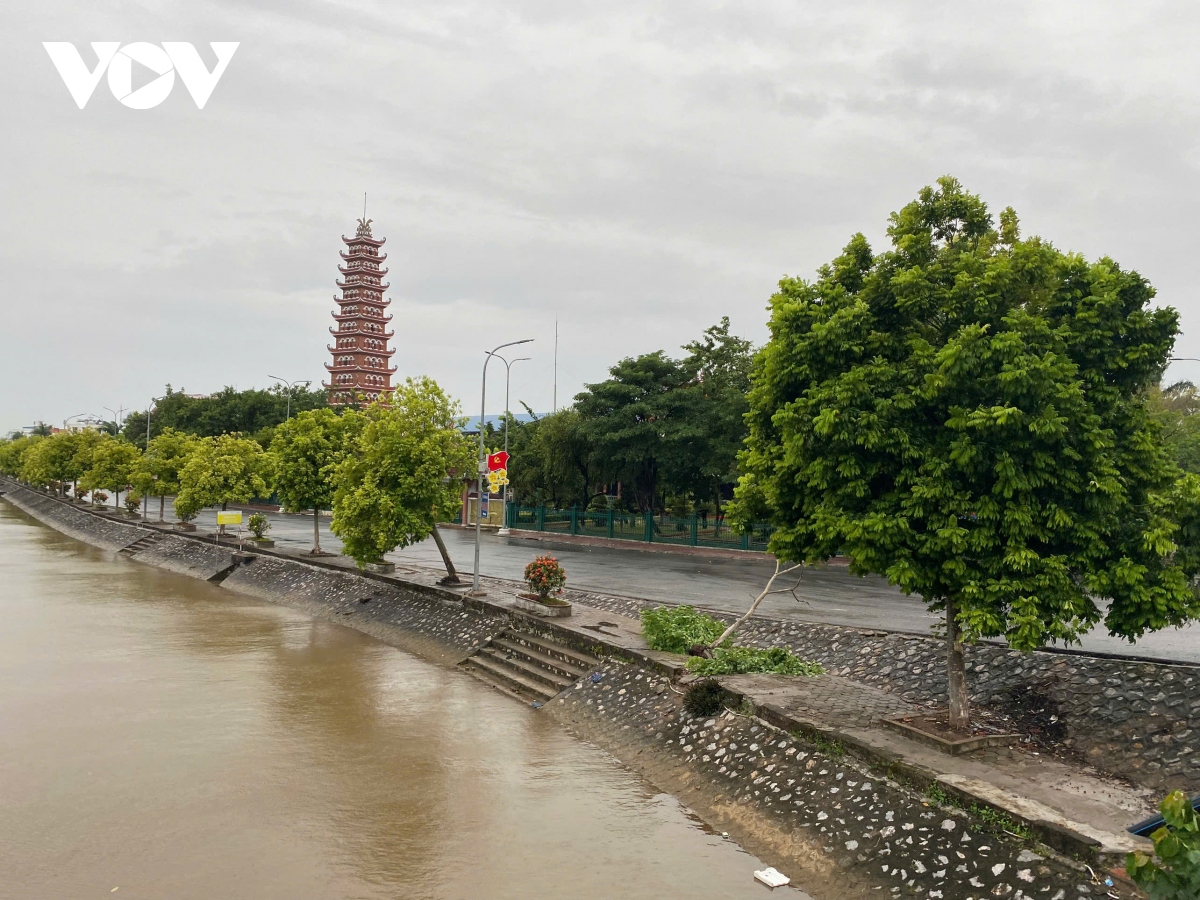 Trực tiếp: Siêu bão Yagi giật cấp 17, cách Quảng Ninh-Hải Phòng 190km- Ảnh 2.