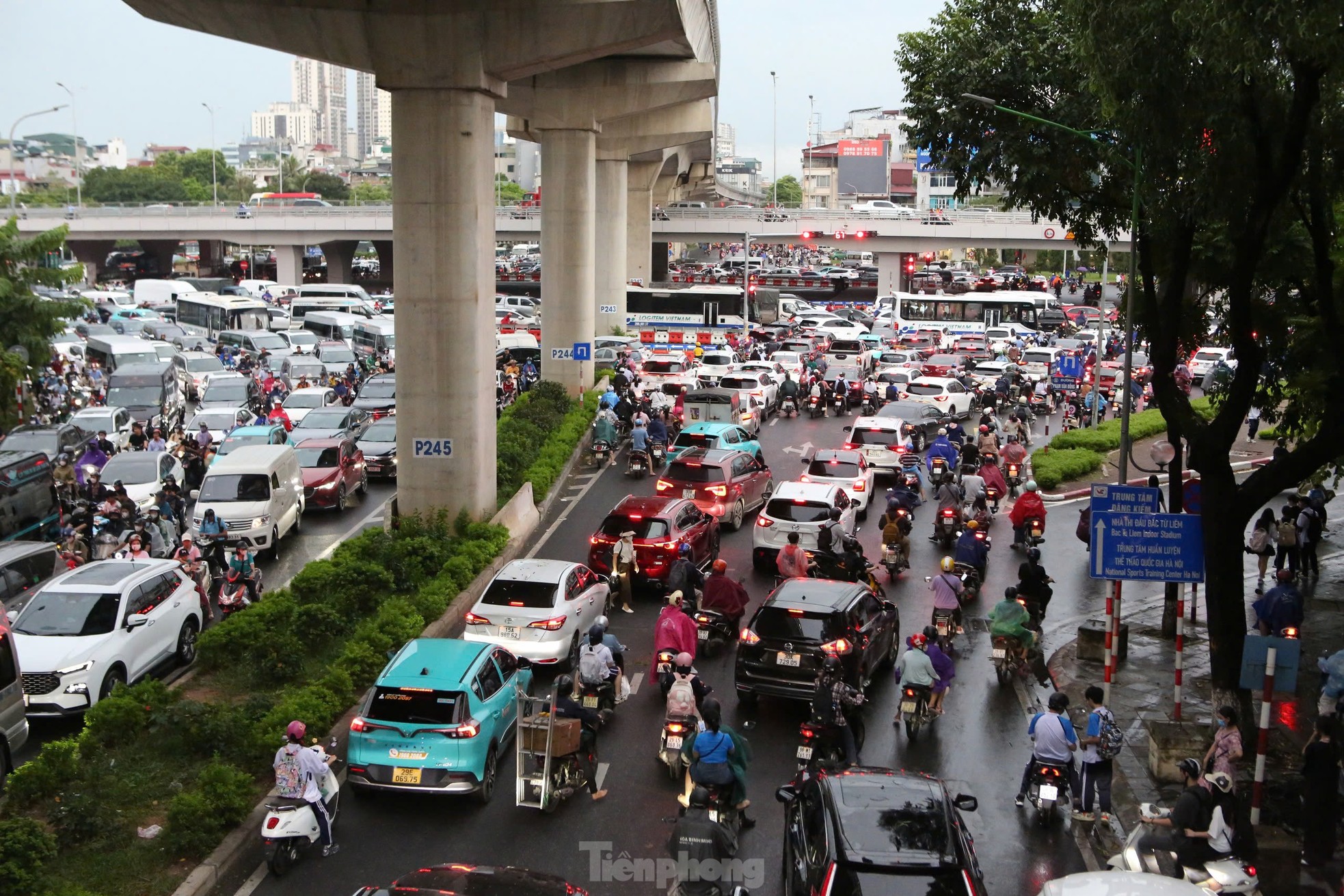 Hà Nội: Dòng người trong cảnh không lối thoát- Ảnh 6.