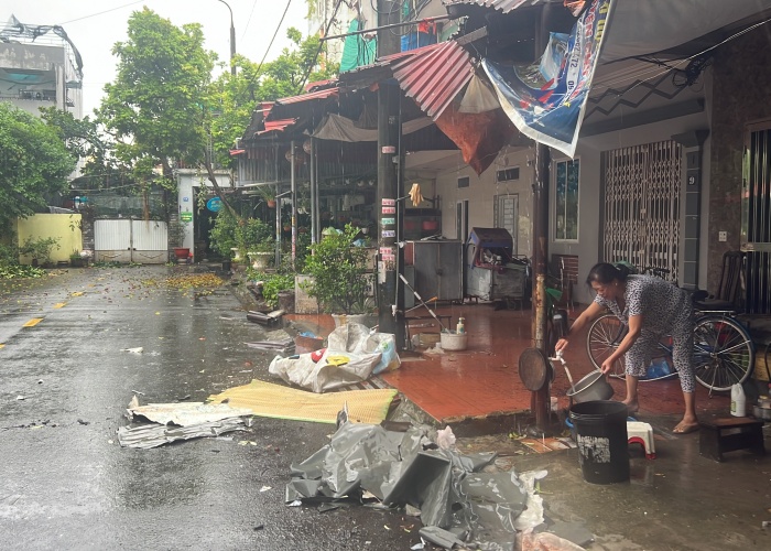 Bão số 3 đã vào Quảng Ninh, Hải Phòng: Xe ô tô bị thổi bay lên dải phân cách- Ảnh 8.