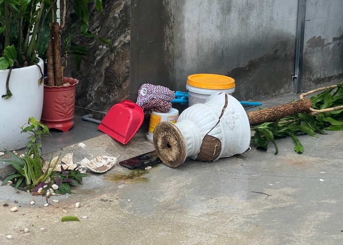 Bão số 3 đã vào Quảng Ninh, Hải Phòng: Xe ô tô bị thổi bay lên dải phân cách- Ảnh 7.