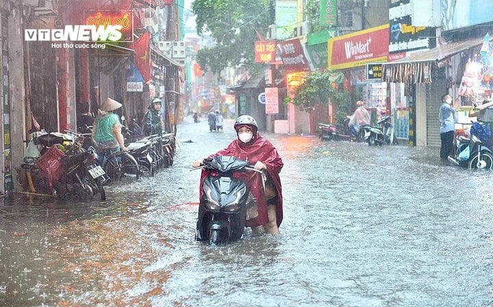 Cách di chuyển an toàn nếu phải ra đường khi siêu bão Yagi đổ bộ- Ảnh 2.