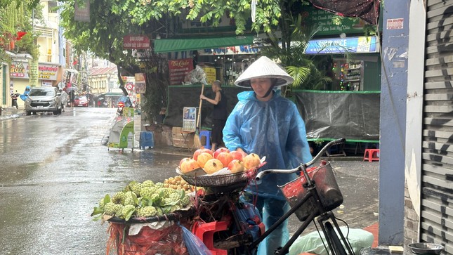 Chợ nhà giàu phố cổ ế khách, bất ngờ giá thực phẩm trong siêu bão- Ảnh 5.