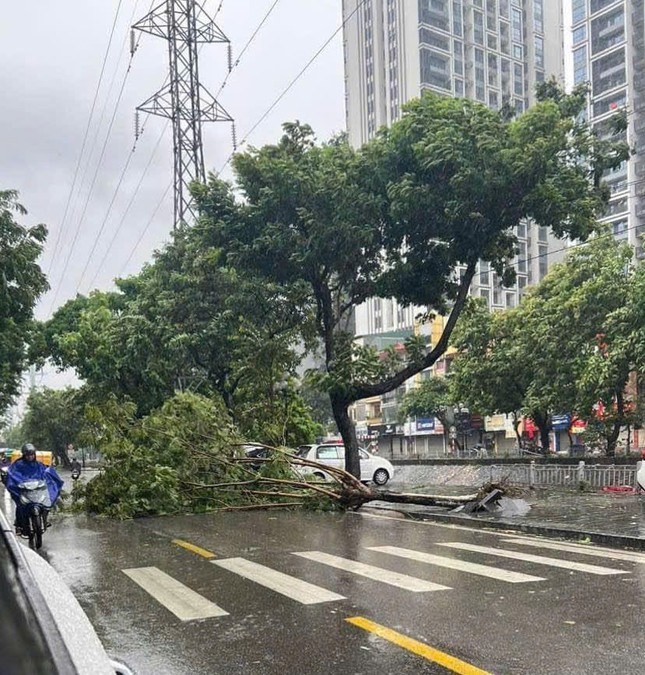 Bão số 3 vượt qua Phú Thọ, Hoà Bình, đi sâu vào Tây Bắc Bộ- Ảnh 56.