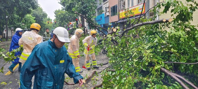 Bão số 3 vượt qua Phú Thọ, Hoà Bình, đi sâu vào Tây Bắc Bộ- Ảnh 74.