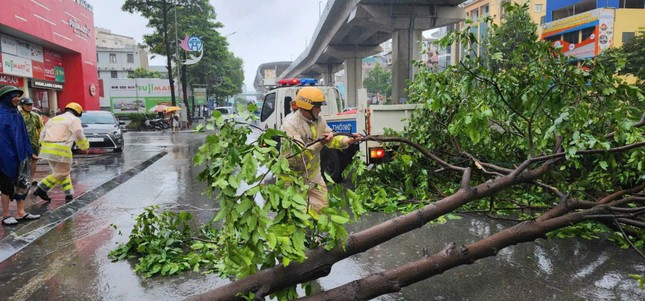 Bão số 3 vượt qua Phú Thọ, Hoà Bình, đi sâu vào Tây Bắc Bộ- Ảnh 75.