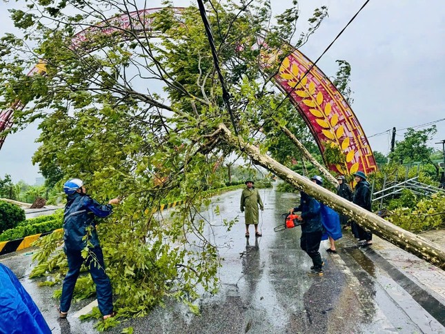 Bão số 3 vượt qua Phú Thọ, Hoà Bình, đi sâu vào Tây Bắc Bộ- Ảnh 67.