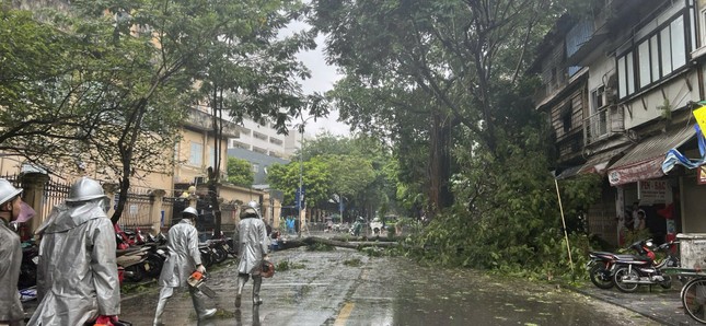 Bão số 3 vượt qua Phú Thọ, Hoà Bình, đi sâu vào Tây Bắc Bộ- Ảnh 63.