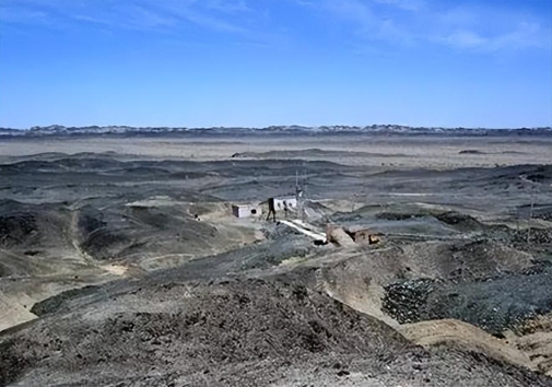 Lão nông khoe đào trúng "hắc thạch", chuyên gia lập tức yêu cầu phong tỏa toàn bộ ngôi làng: Kho báu hơn 347.000 tỷ đồng bị công nghệ cao đánh thức- Ảnh 2.