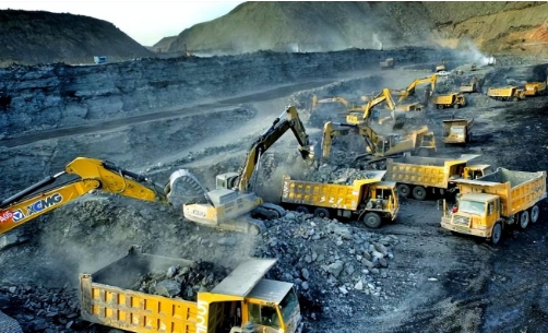 Lão nông khoe đào trúng "hắc thạch", chuyên gia lập tức yêu cầu phong tỏa toàn bộ ngôi làng: Kho báu hơn 347.000 tỷ đồng bị công nghệ cao đánh thức- Ảnh 3.